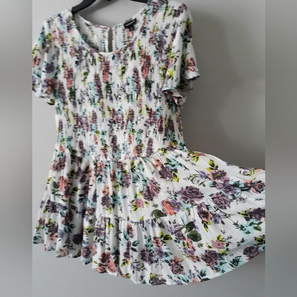 Torrid Smocked Floral Blouse NWT - Picture 4 of 6